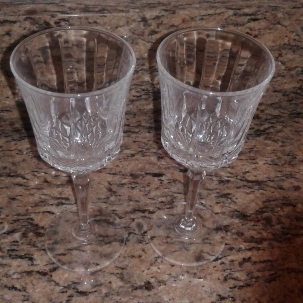 Pair of Crystal wine glasses Genuine vintage find - Picture 1 of 4